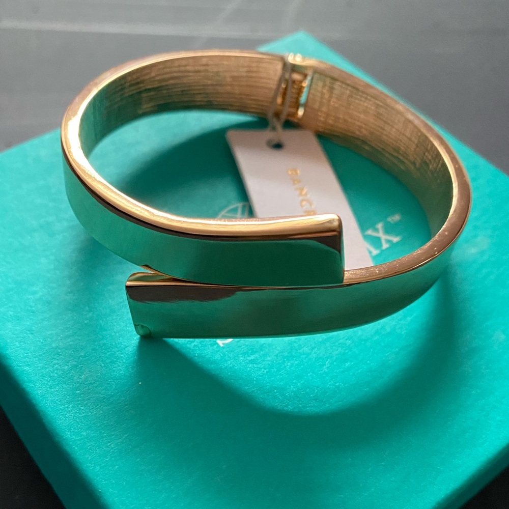 Gold bangle